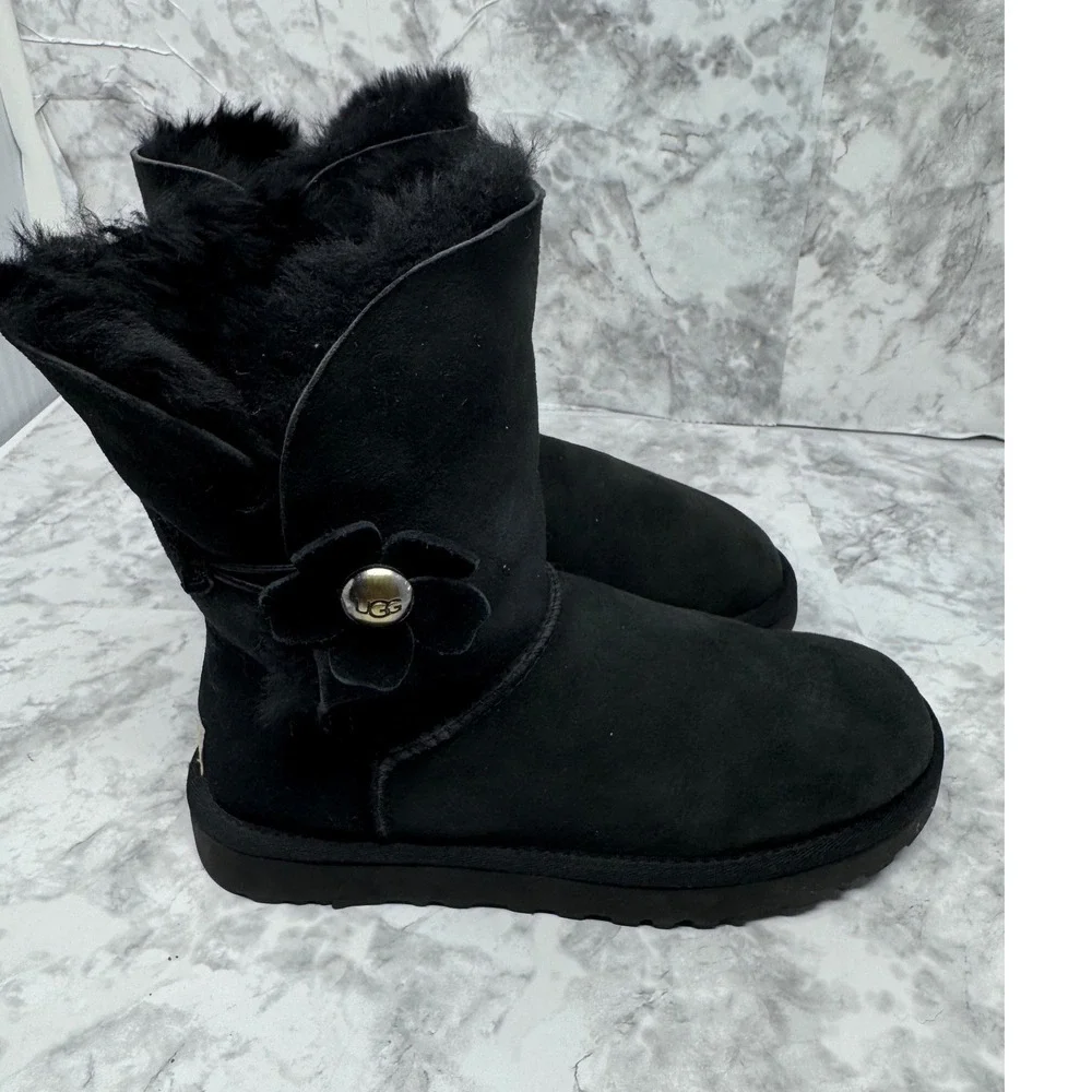 UGG bailey button